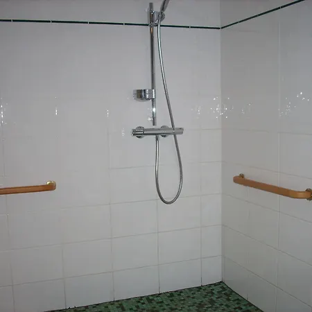 拉罗谢尔小屋酒店 2*
