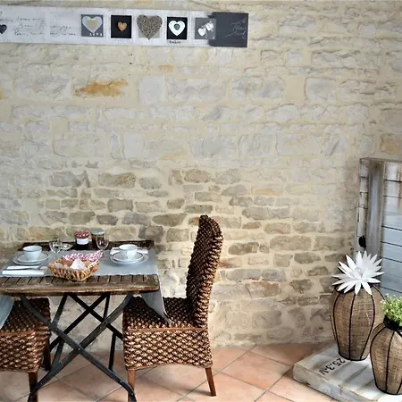 La Rochelle Bed & Breakfast 2*