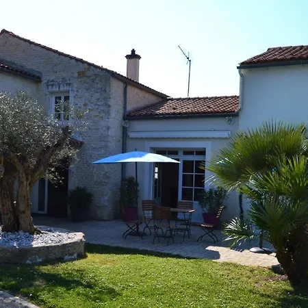 La Rochelle Bed & Breakfast 2*